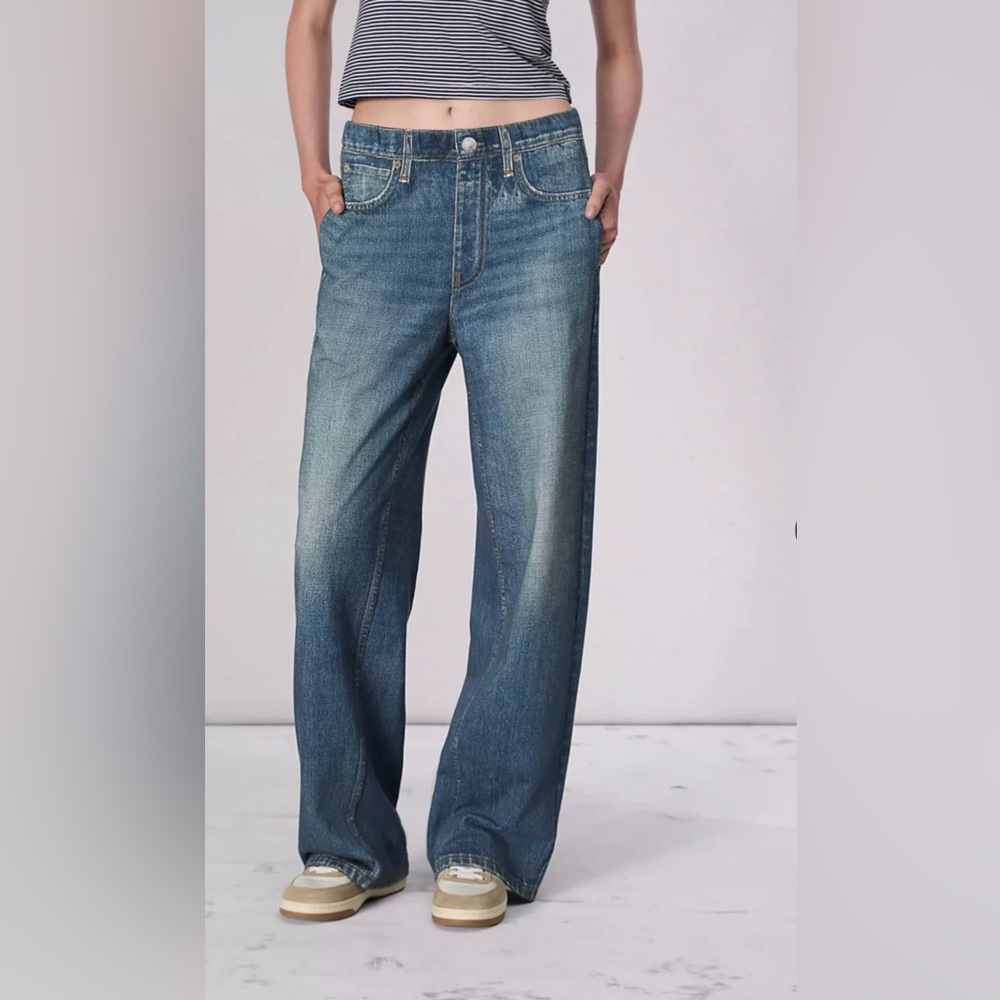 Relaxed comfort Wide-Leg sweatpant jeans in Medium Blue NWOT